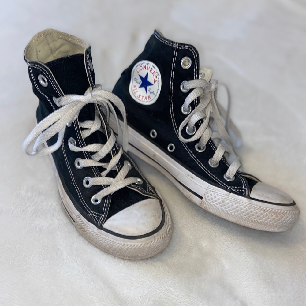 Black hightop converse
